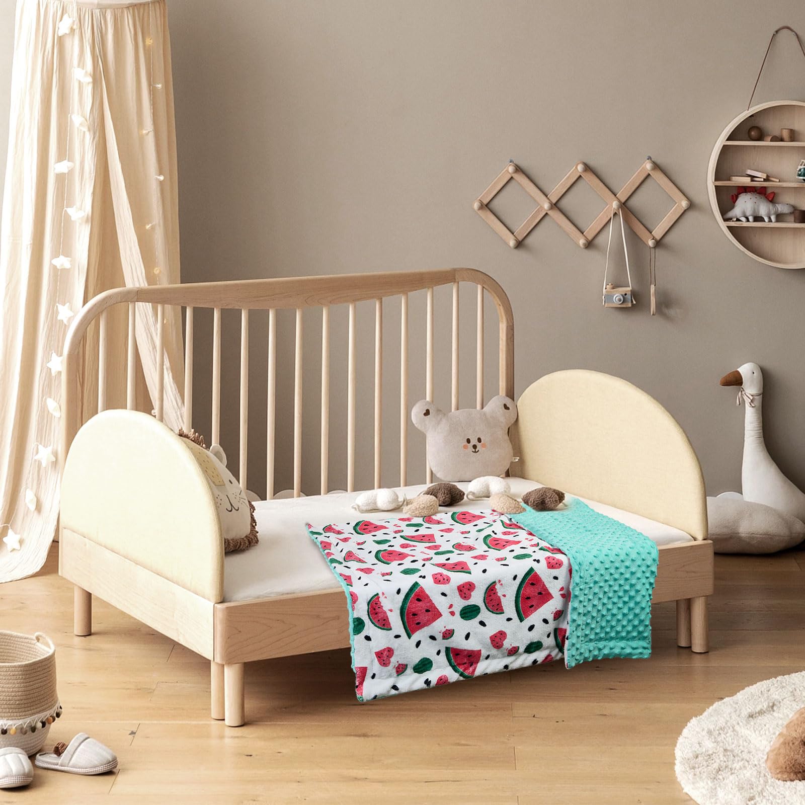 DCOOLGO Watermelon Blanket makes a thoughtful newborn gift