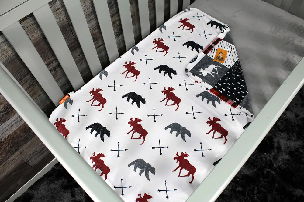 Dear Baby Gear bears deluxe blanket is machine washable and durable for frequent use.