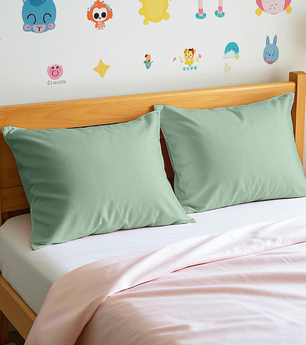 Deep Dream breathable cotton pillowcase stays cool and moisture-wicking for all seasons.