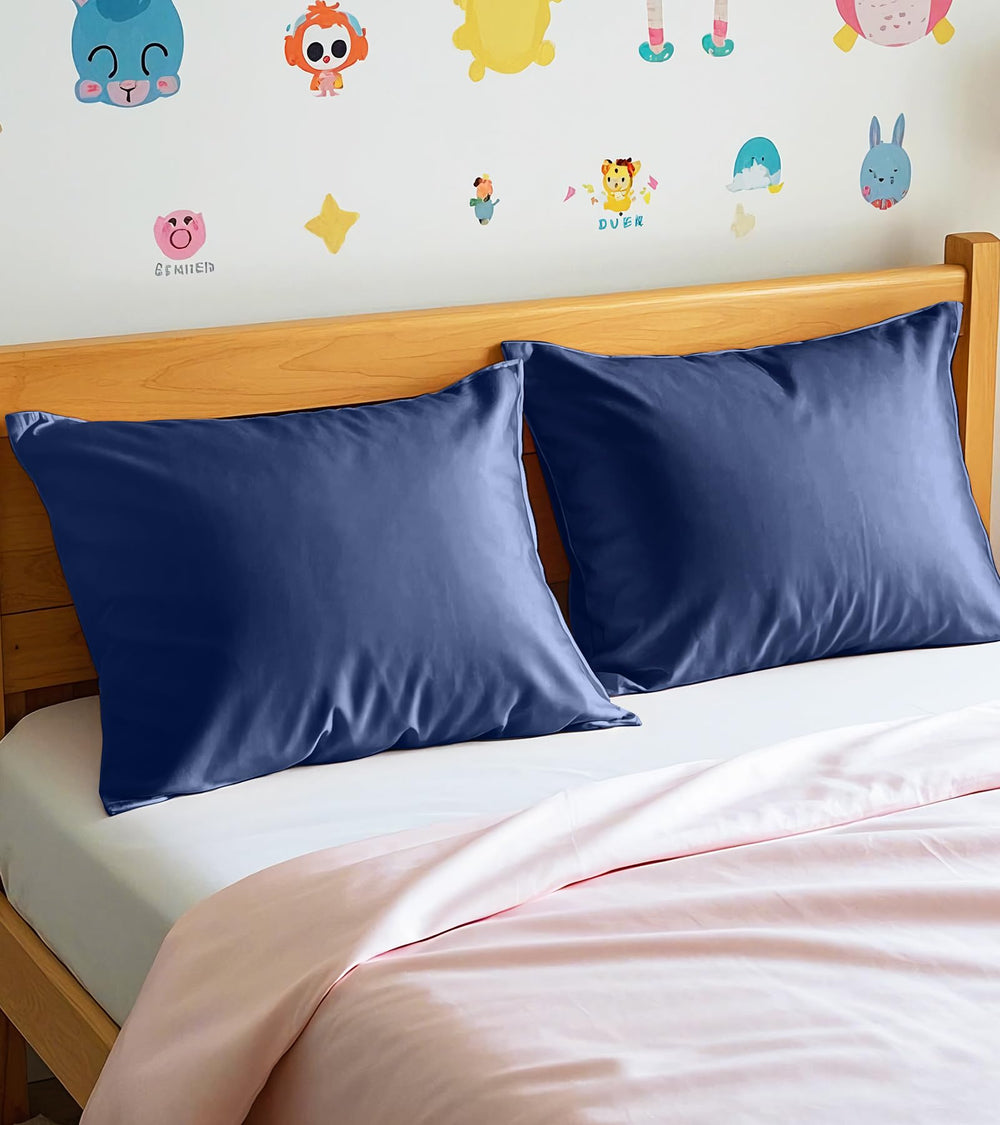 Deep Dream breathable cotton pillowcase helps moisture wick away for comfort.