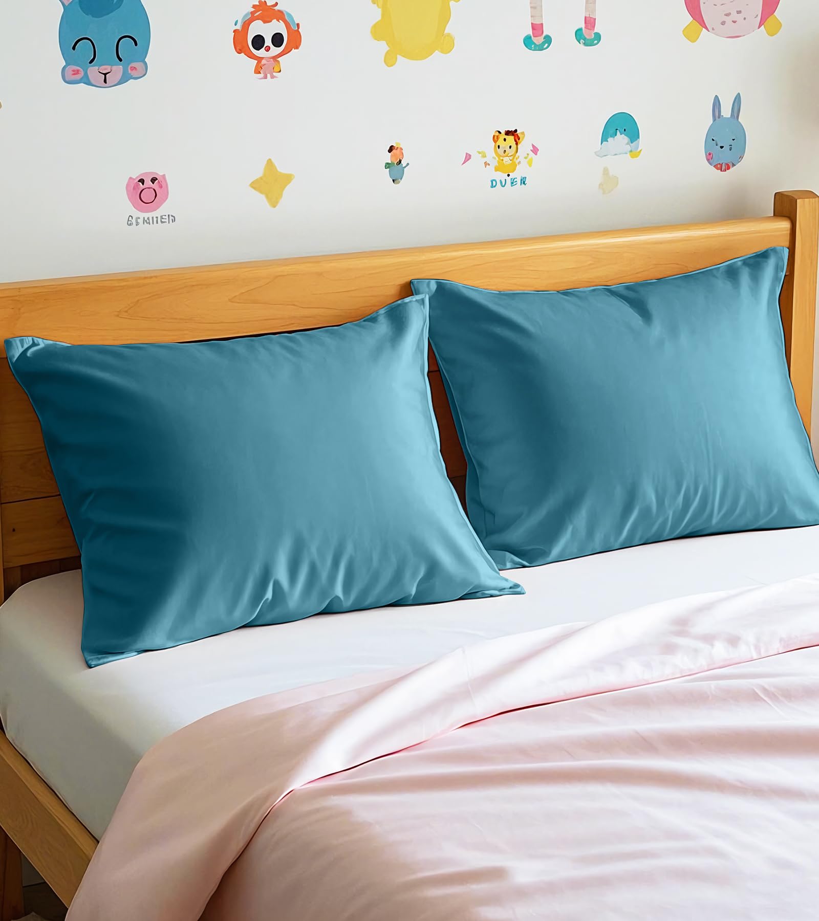 Deep Dream easy-care fabric is machine washable and quick to dry.
