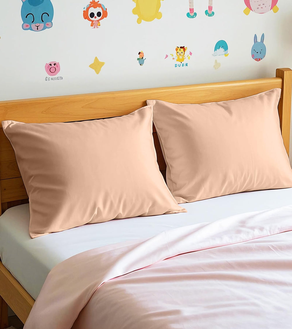 Deep Dream 600-thread-count cotton pillowcase, ultra-soft and durable for long-lasting comfort.