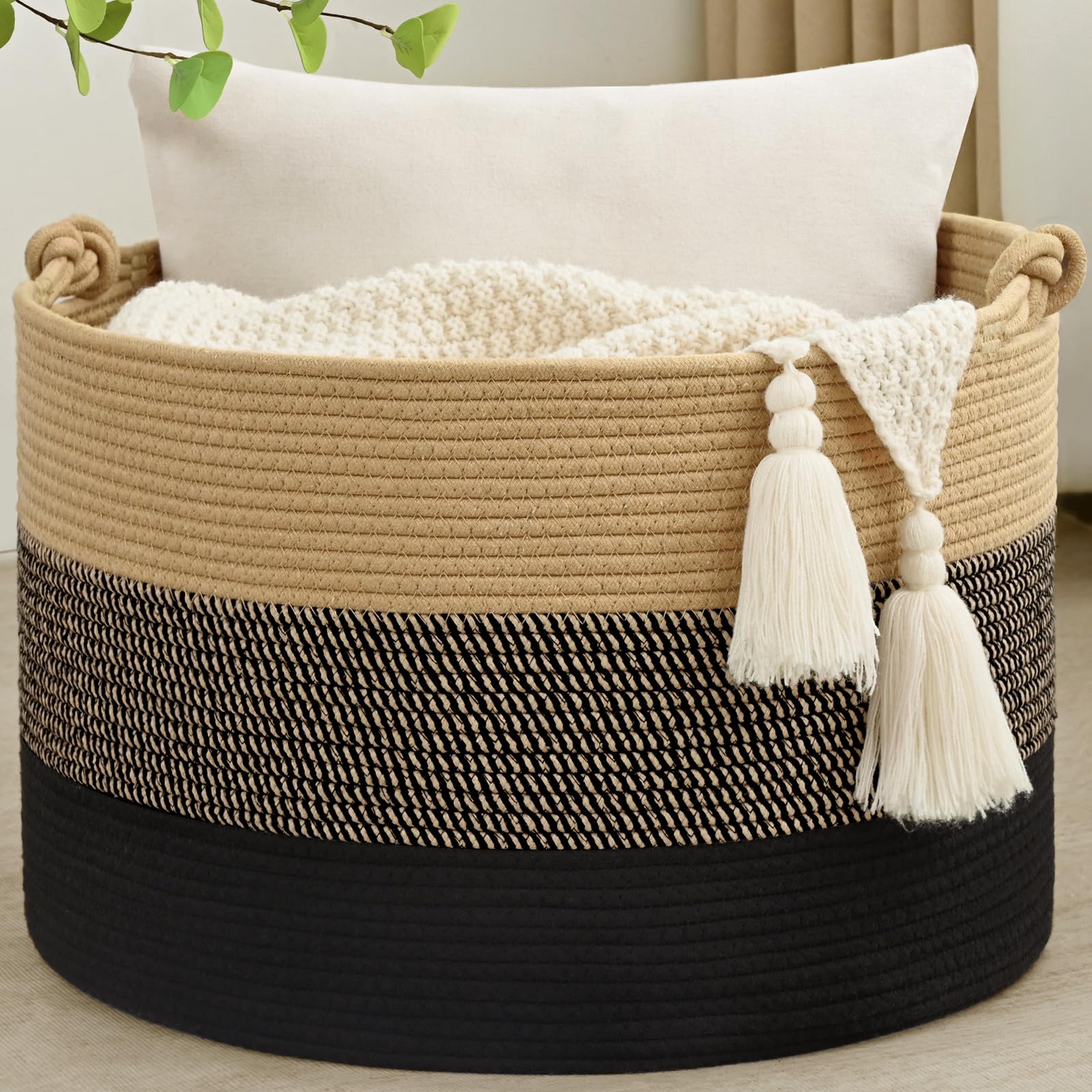 Degeyoyo 67L blanket basket with handles, easy transport and tidy storage.