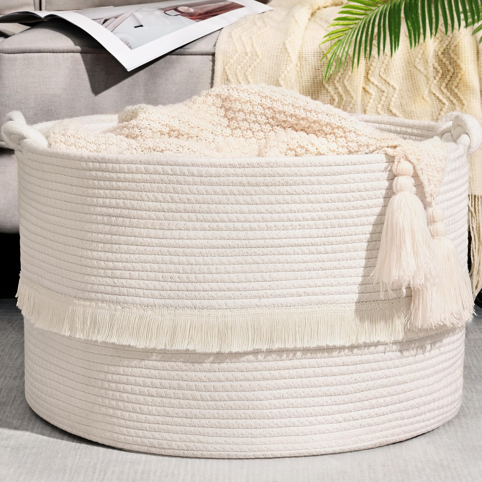 Degeyoyo 67L blanket basket with soft cotton rope for gentle storage.