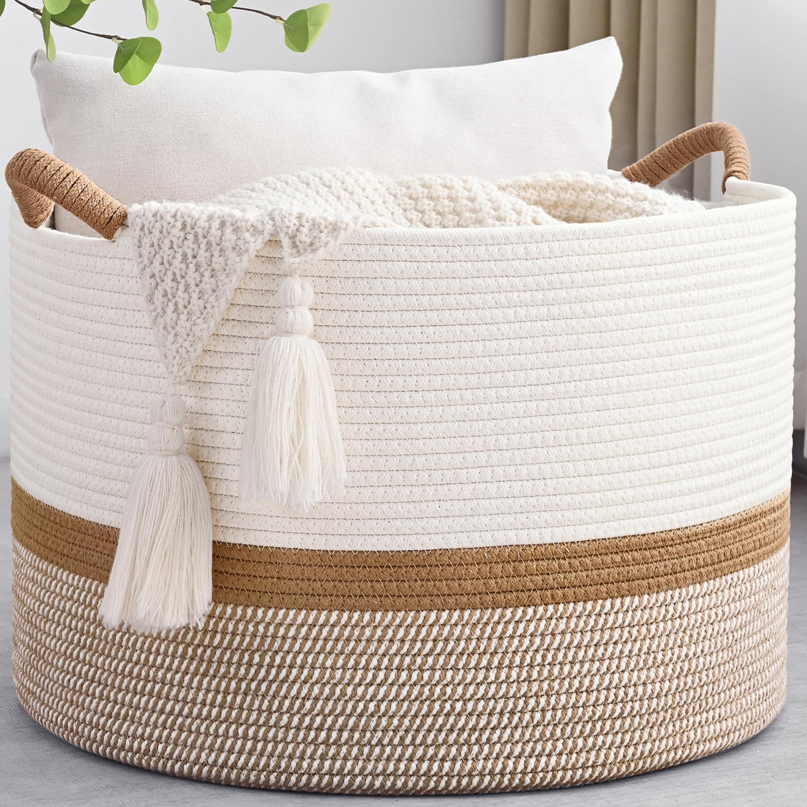 Degeyoyo 67L blanket basket top view with handles, showing size and structure.