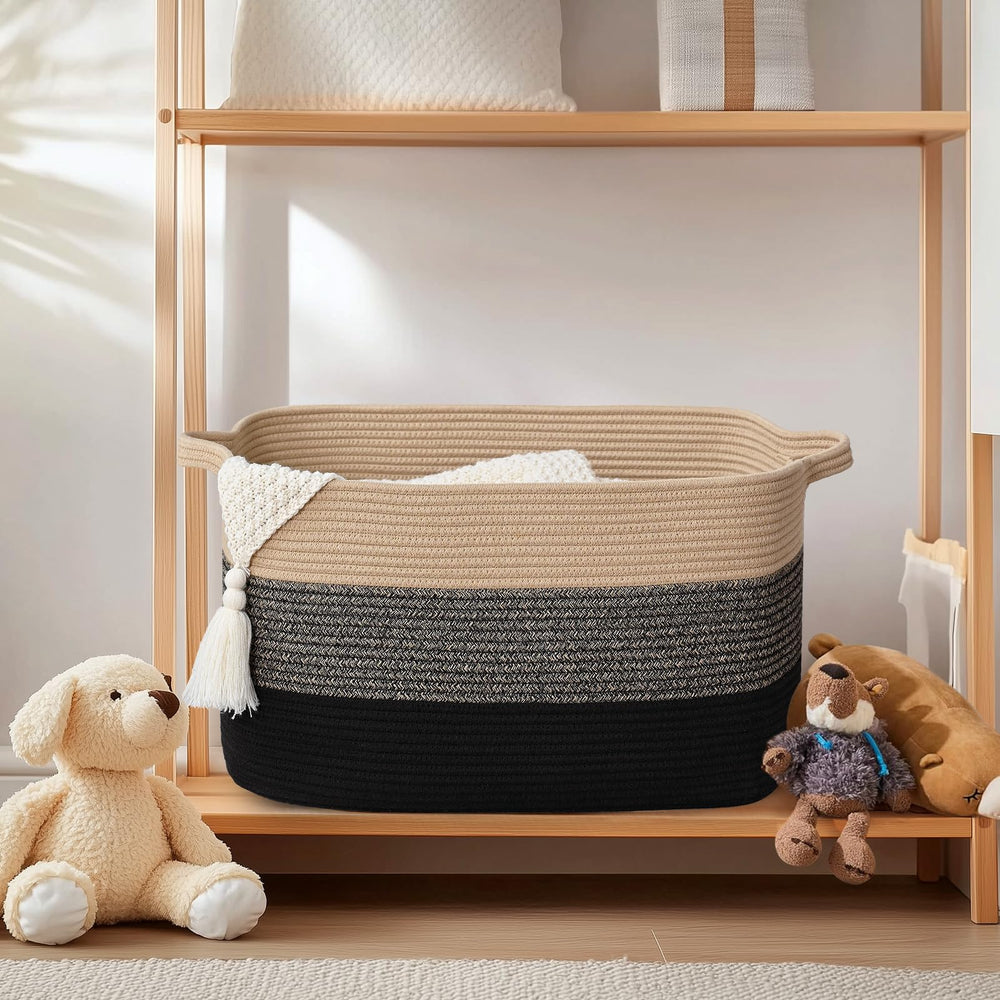 Degeyoyo foldable space-saving basket fits flat when not in use for compact storage.