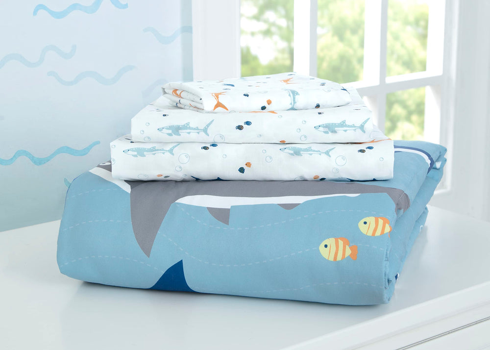 Delta Children comforter with elastic corners to reduce bunching