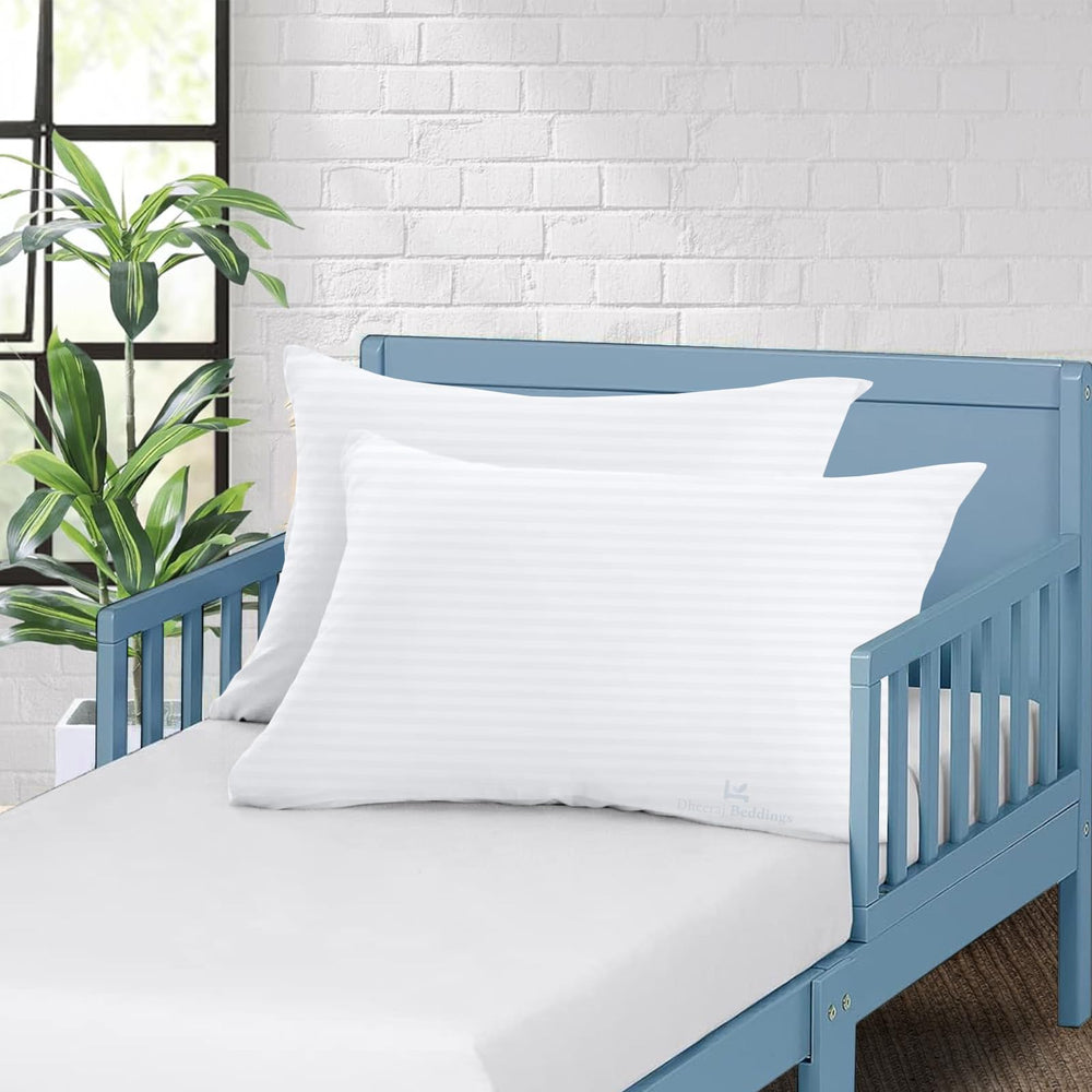 Dheeraj Beddings zipper-closure closeup ensures secure pillow fit during travel