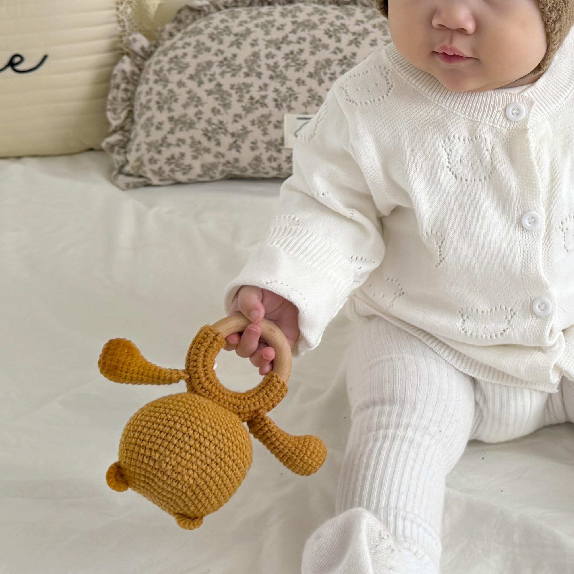 DICHA beech teething ring integrated into crochet rattle for gums