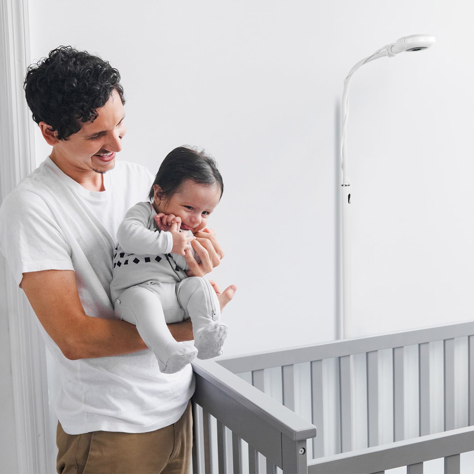 Didalo floor stand with Nanit Pro gooseneck enables flexible positioning.