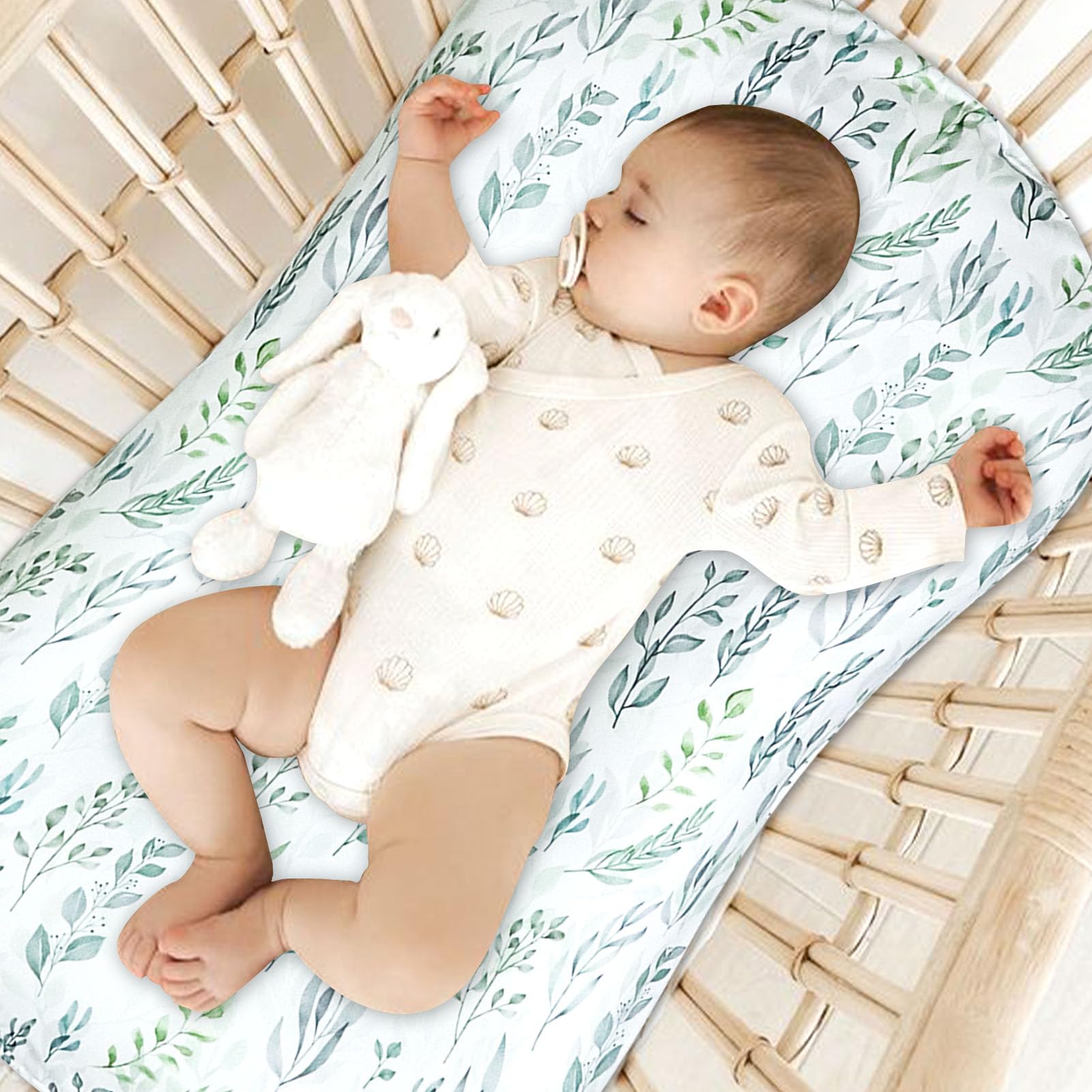 DILIMI baby shower gift-ready lounger cover for new parents.