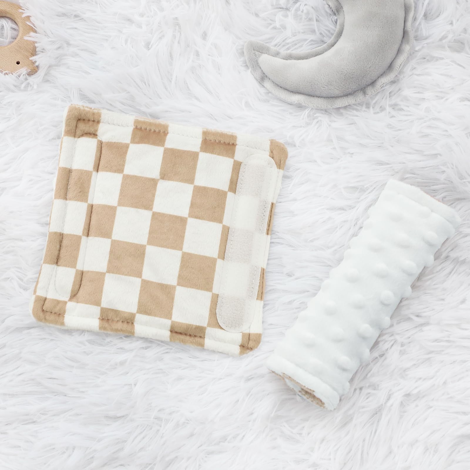 DILIMI brown checkered design close-up showcases stylish, family-friendly look