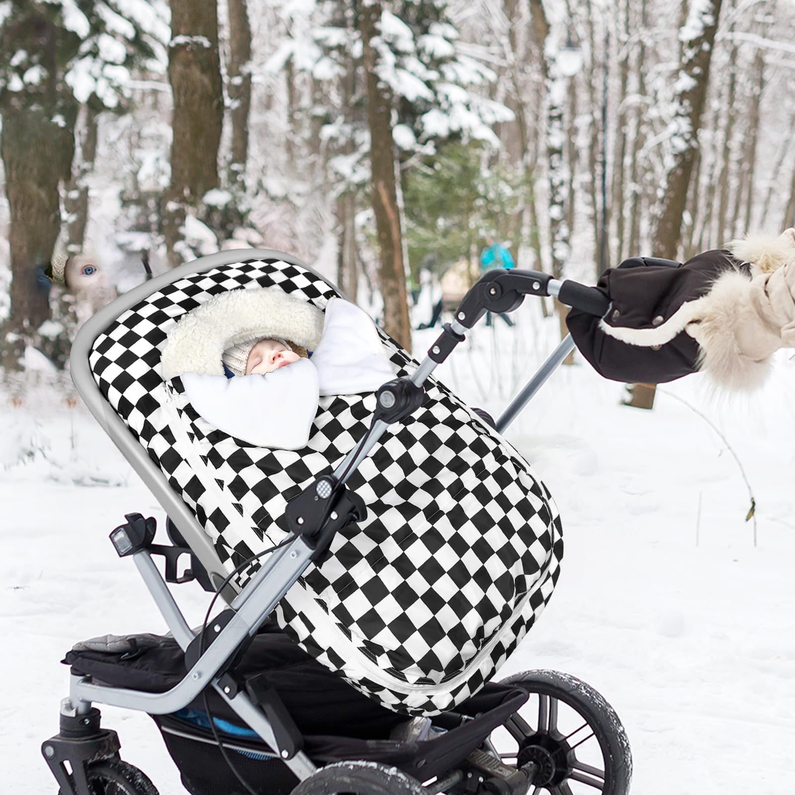DILIMI collar provides temperature regulation for comfortable warmth.