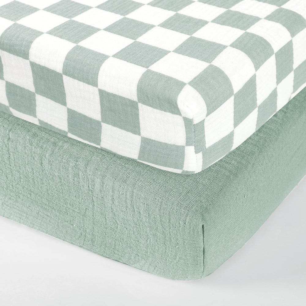 DILIMI muslin crib sheet in green checkered pattern, soft and breathable for baby skin.