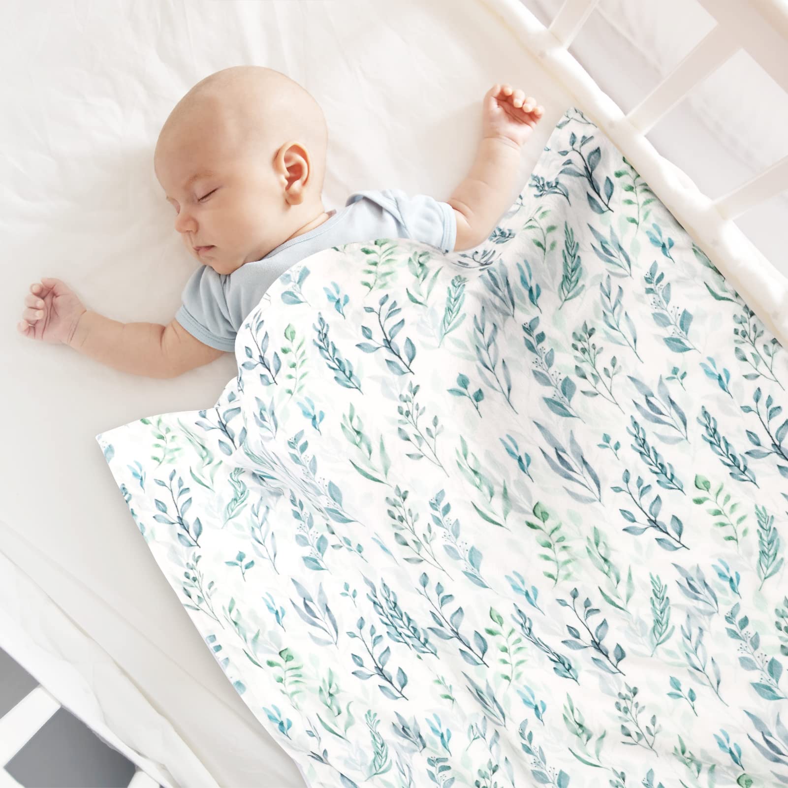 DILIMI stroller-ready blanket provides lightweight warmth during outings