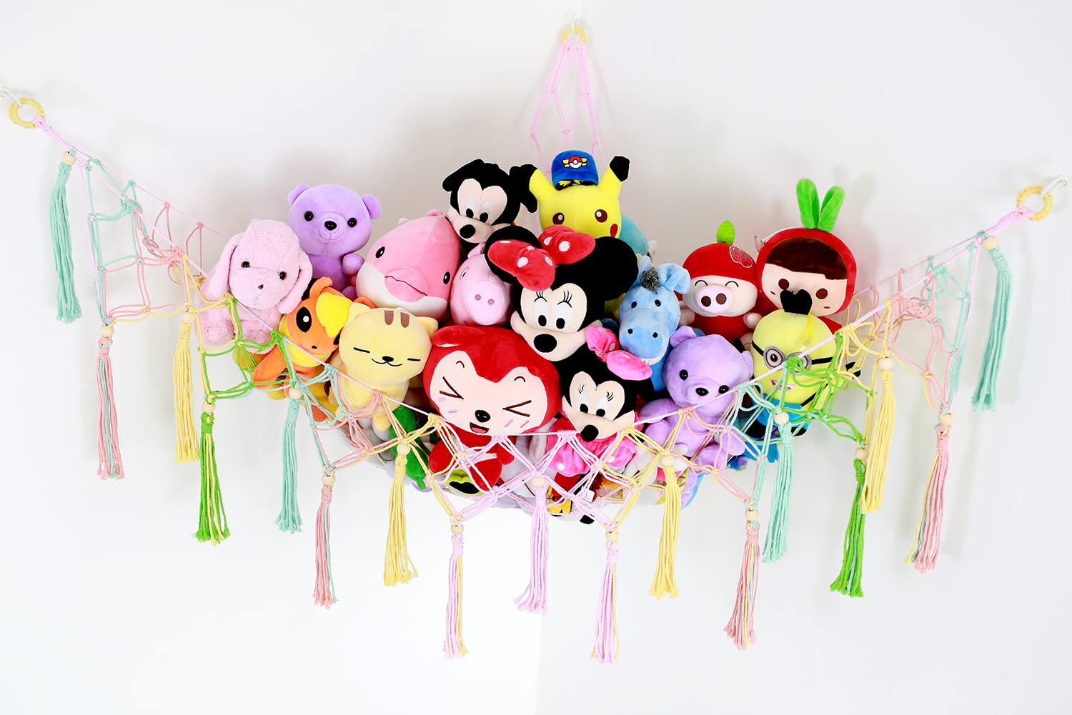 Diocos large-capacity hammock holds many plush toys without floor clutter.
