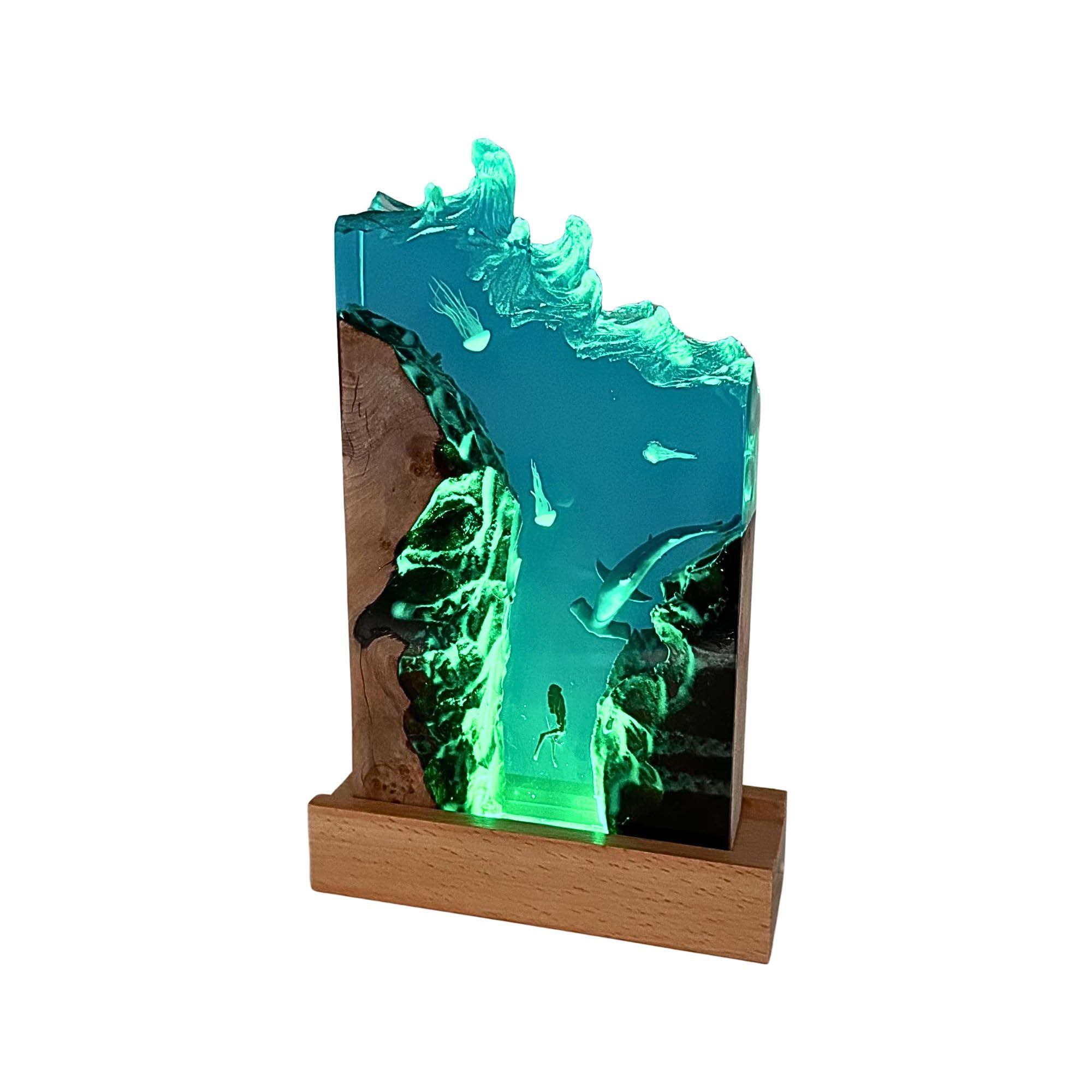 Sustainable decor: DiscoverSharks recycled materials in a decorative lamp