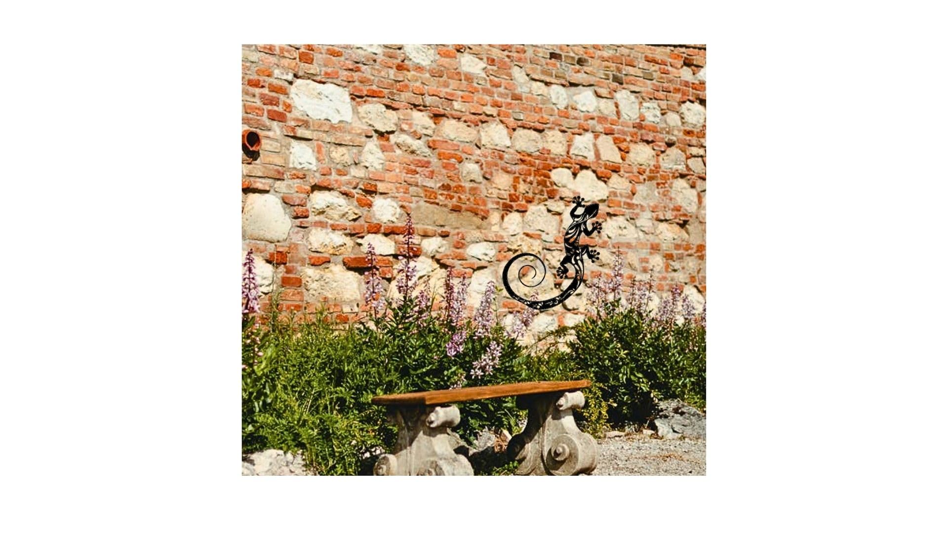 DMDMBSR modern gecko wall art in black finish complements minimal or rustic decor.