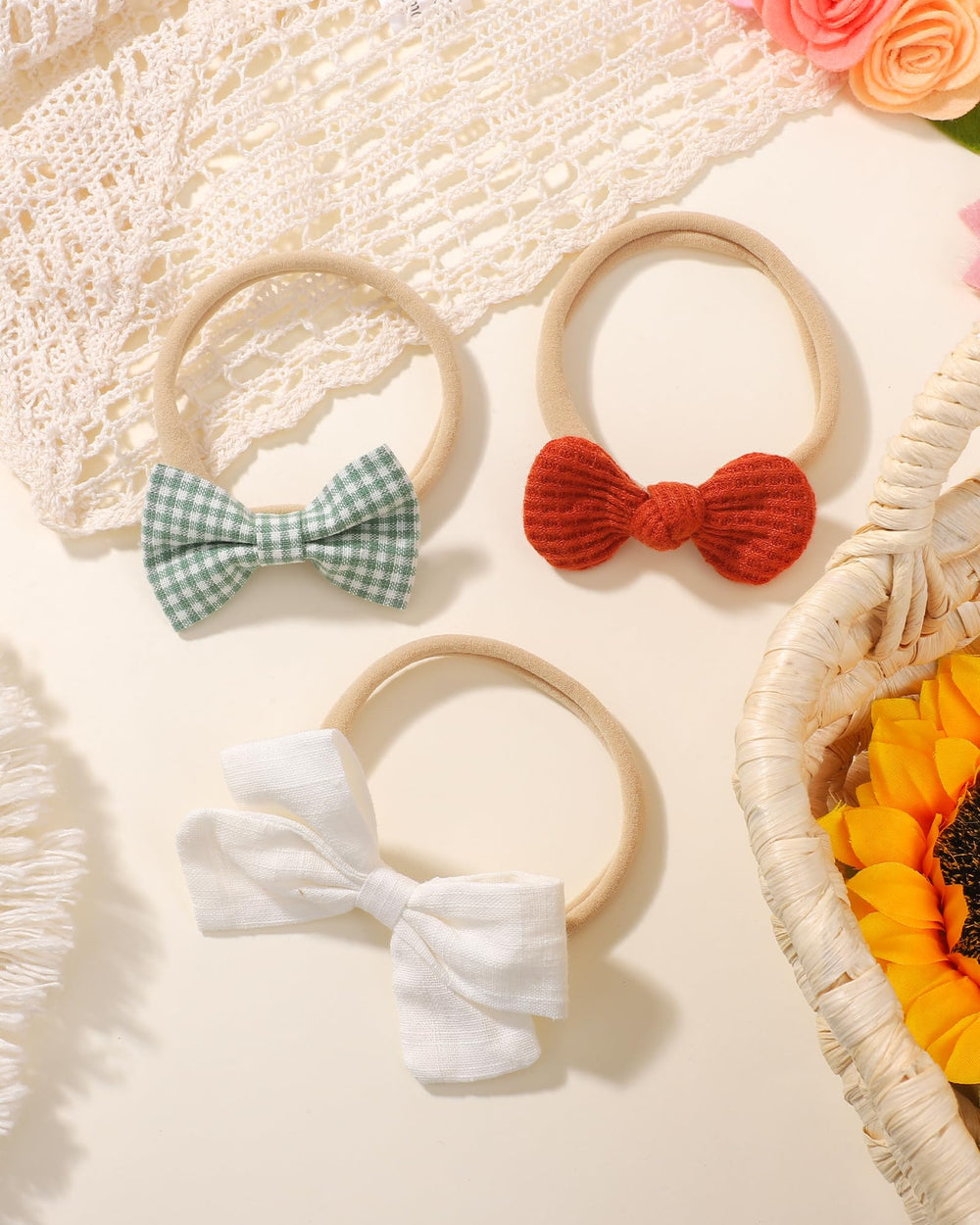 Doboi linen texture headband pairs with casual outfits.