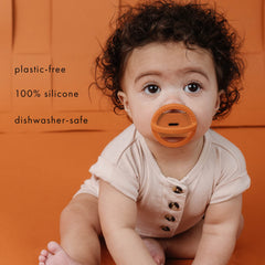 DODDLE & CO London Classic Pacifier 100percent-silicone material for gentle comfort.