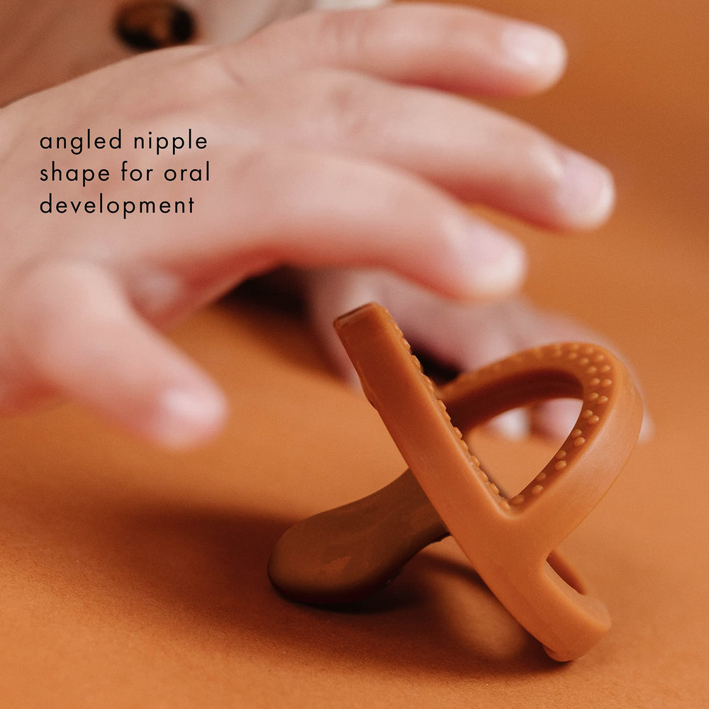 DODDLE & CO London Classic Pacifier pinch-to-tuck feature for on-the-go use.