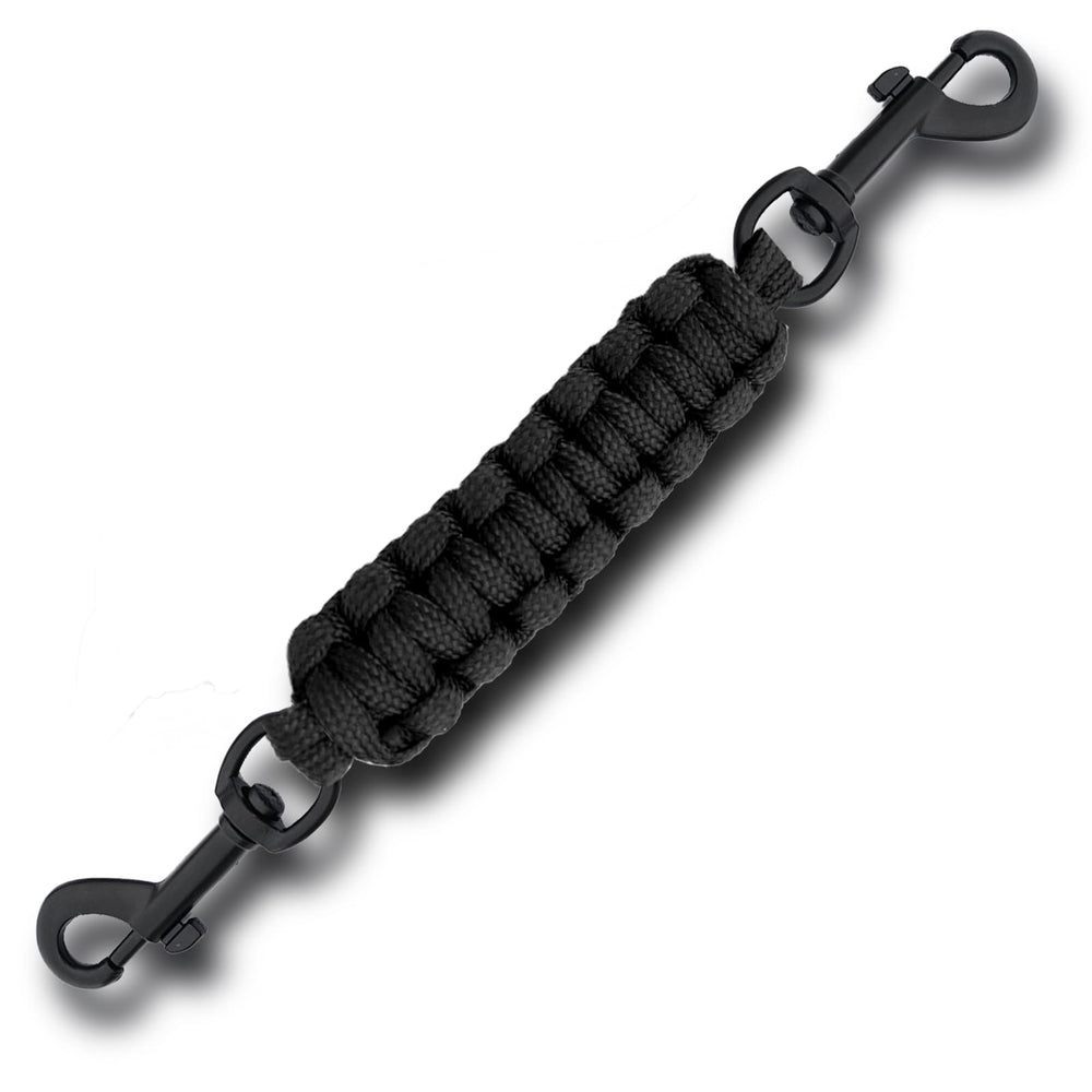 Dog Collar Safety Clip with 360° rotating metal clip for secure car rides.