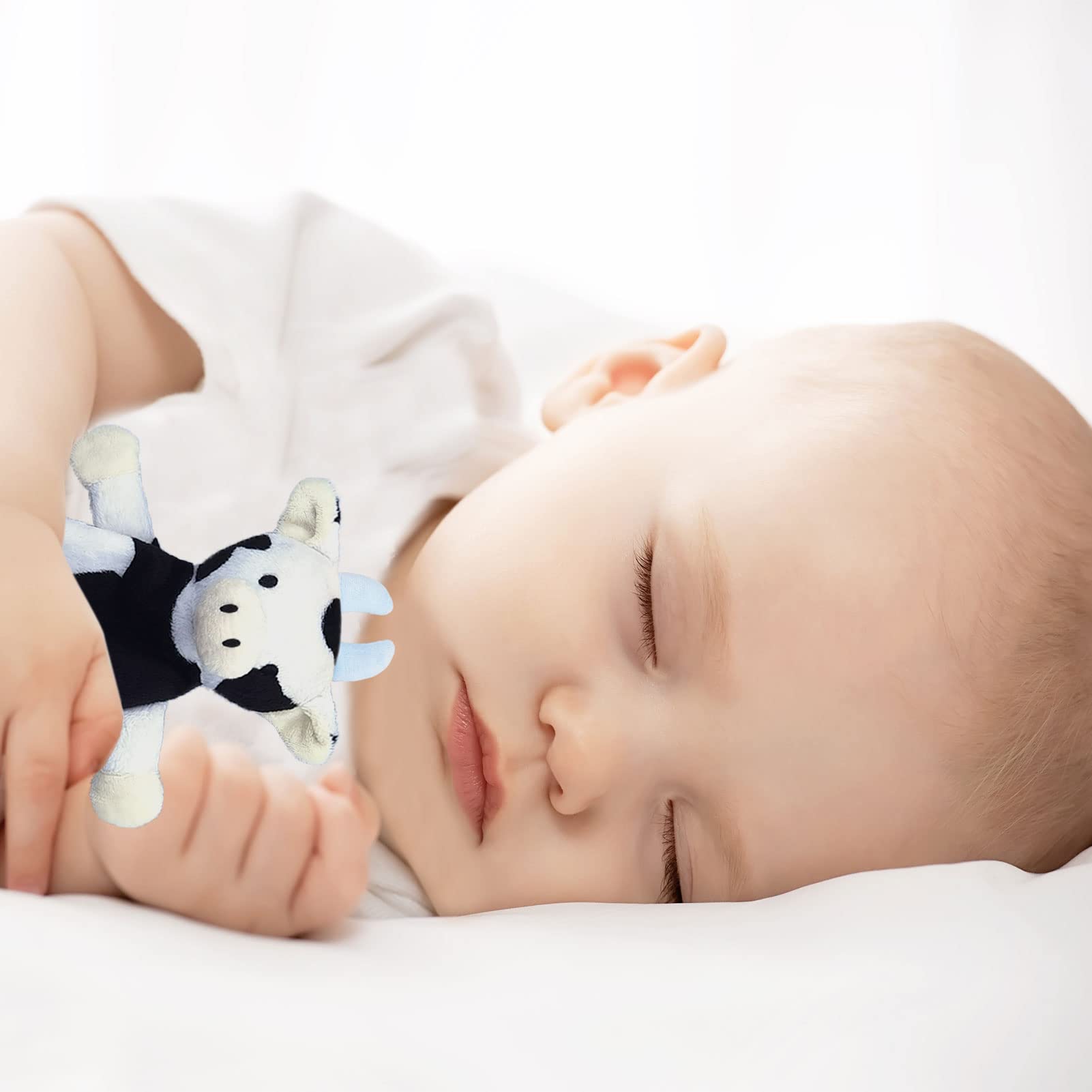 Doindute easy-grasp lovie design supports tiny hands learning to grip.