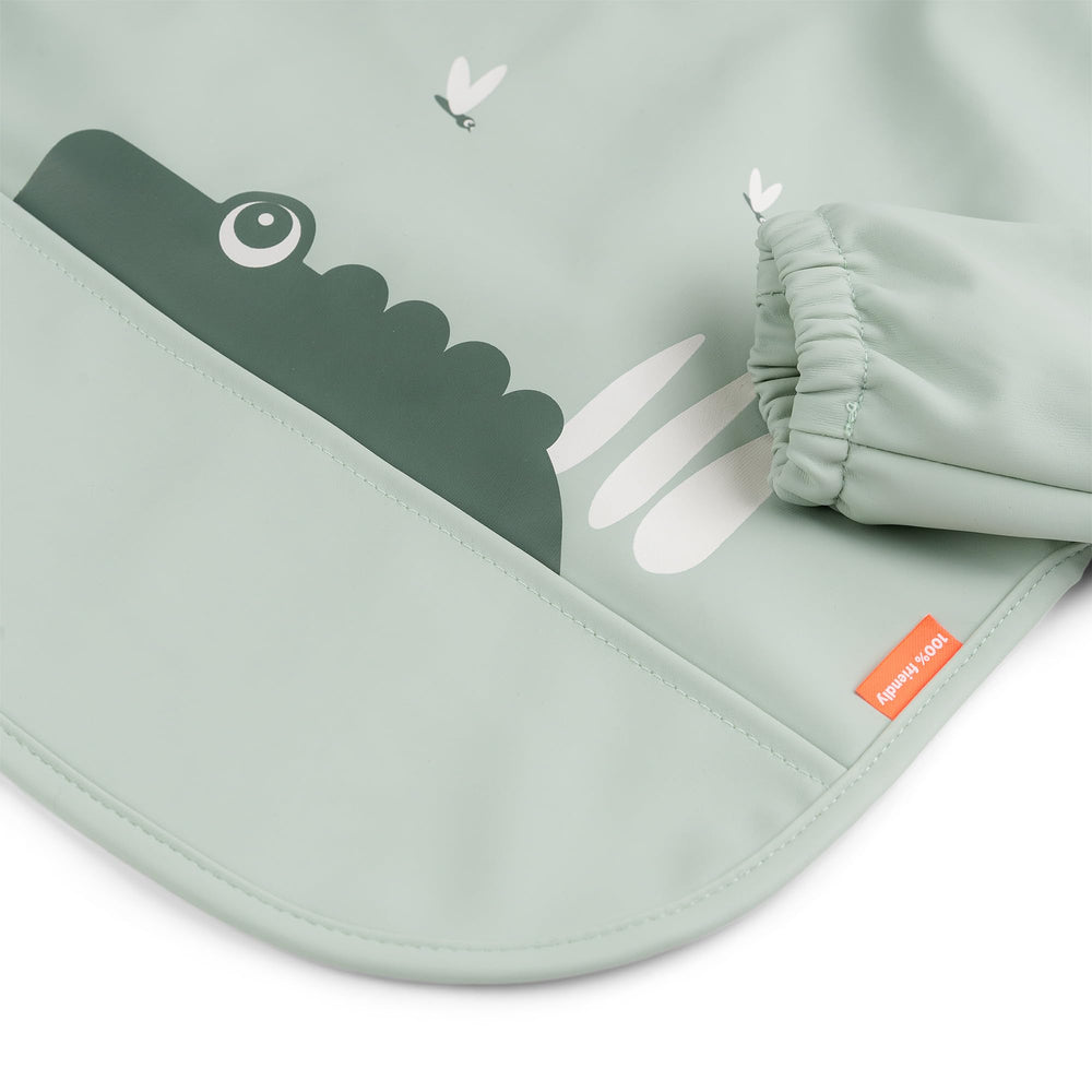 Done by Deer lightweight bib is simple to wipe clean.