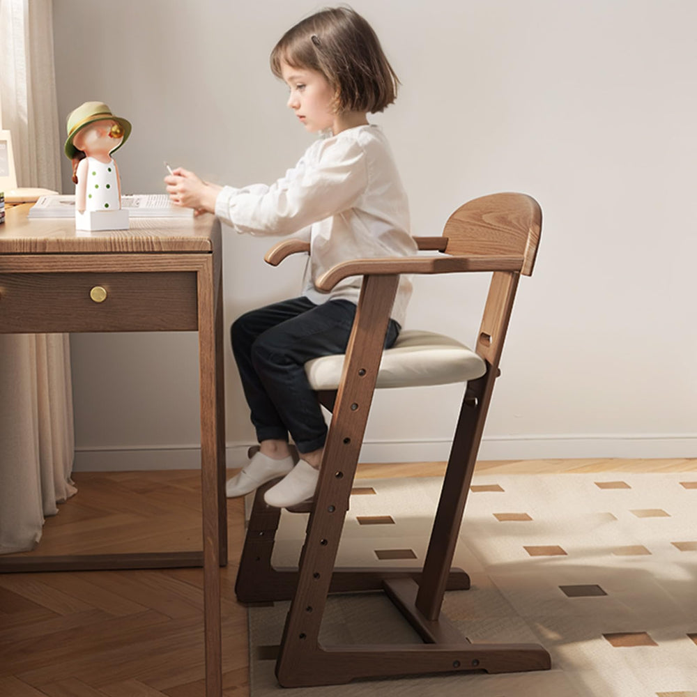 DONGMUWUJEE child-friendly dining setup at table demonstrates real-life use.
