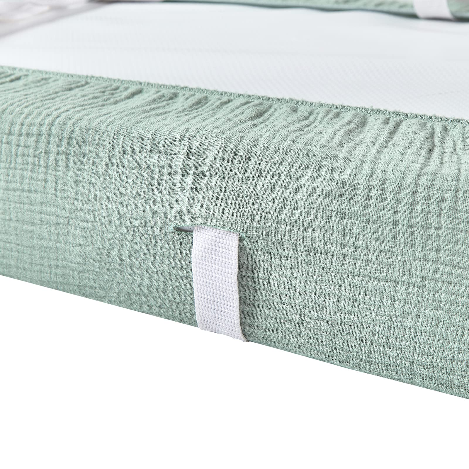 Donomilo cover has strap holes to secure the pad.