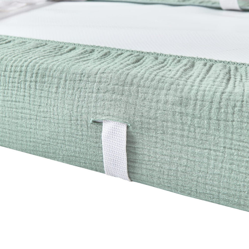 Donomilo cover has strap holes to secure the pad.