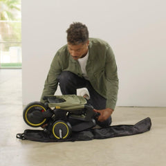 DOONA Liki Travel Bag in use during travel, easy to carry.
