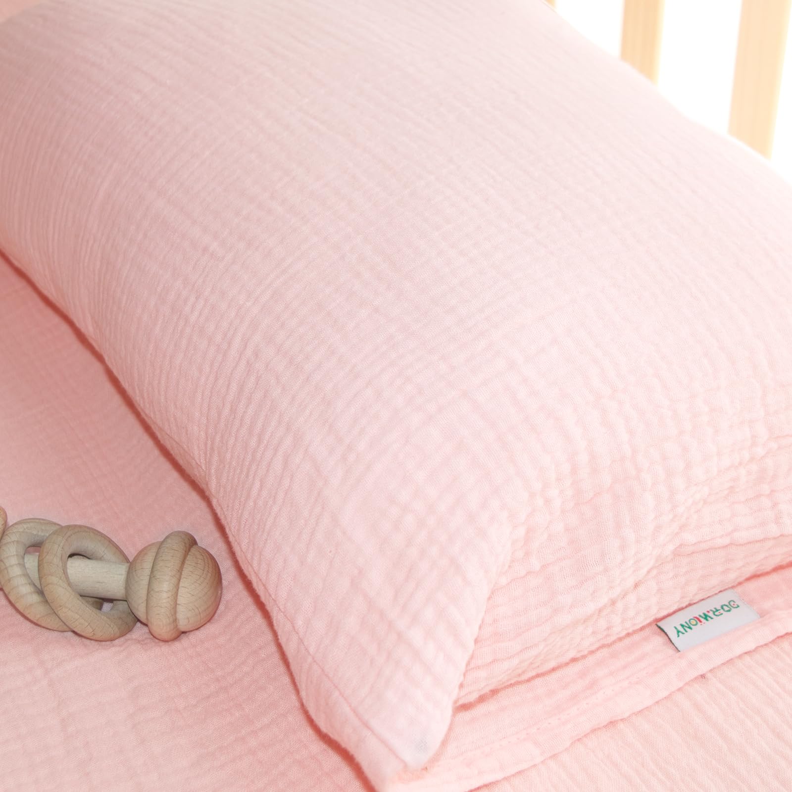 Durable and machine-washable Dormlony pillowcase withstands repeated washes.