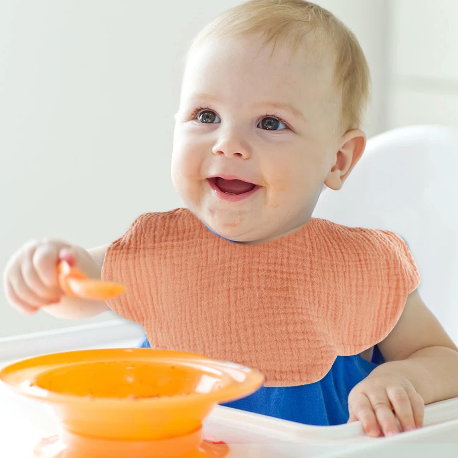 DOSMINE muslin bibs closeup highlights ultra-soft fabric and absorbent four-layer design.