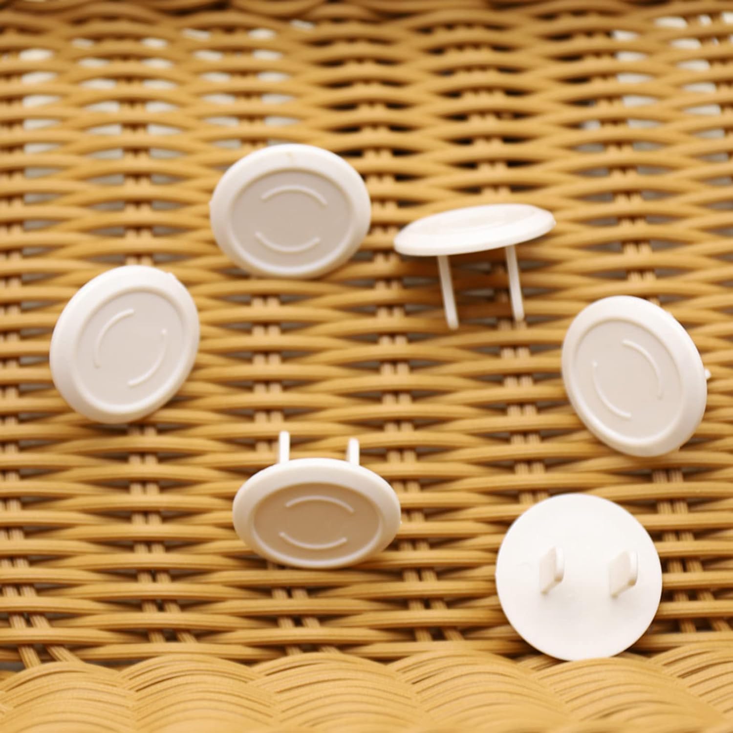 DPWOUM ABS plastic durable outlet covers with rounded edges