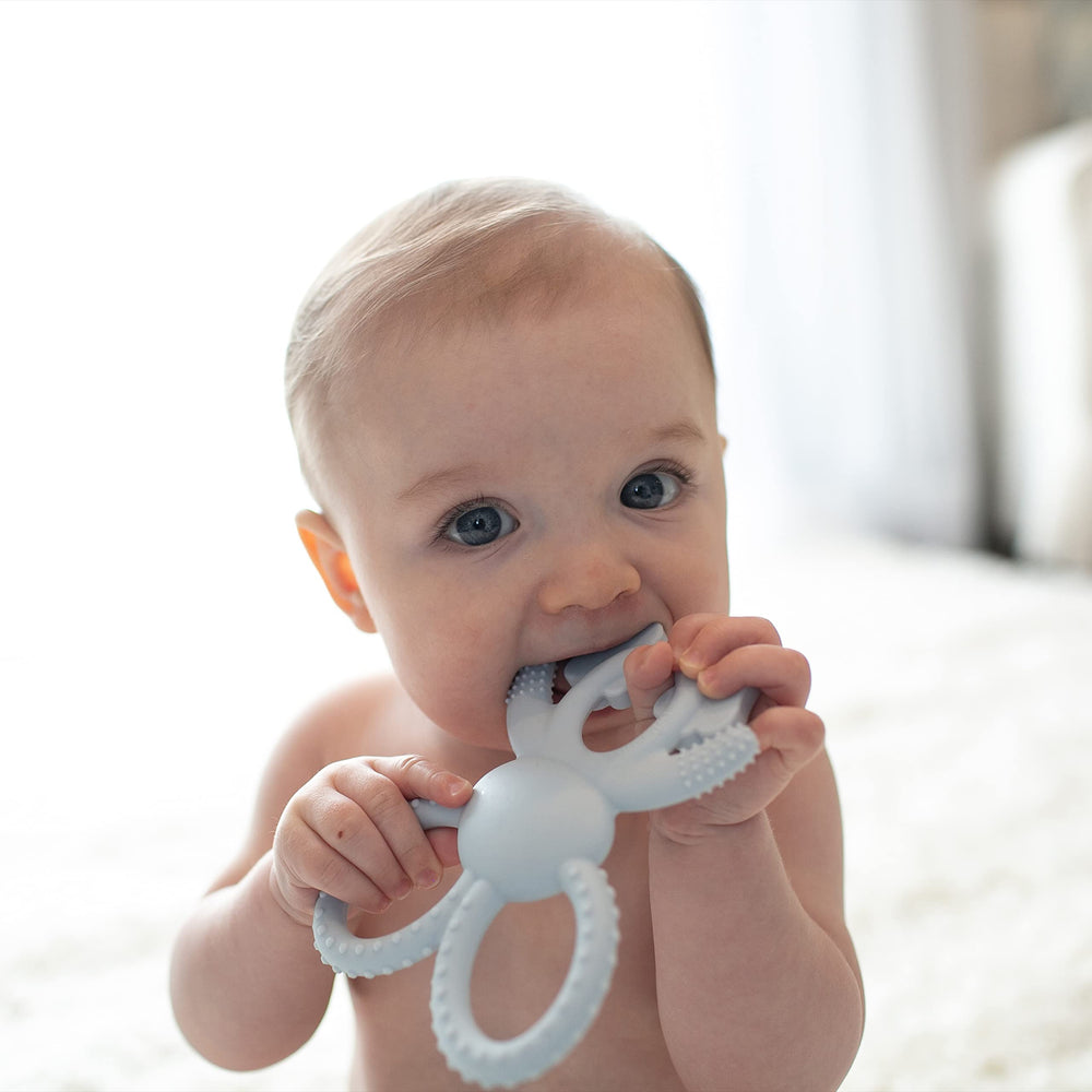Flexible ears reach molars, helping comfort hard-to-reach teething areas.
