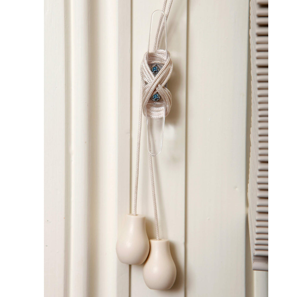 Dreambaby L865 compact design keeps safety hardware unobtrusive.