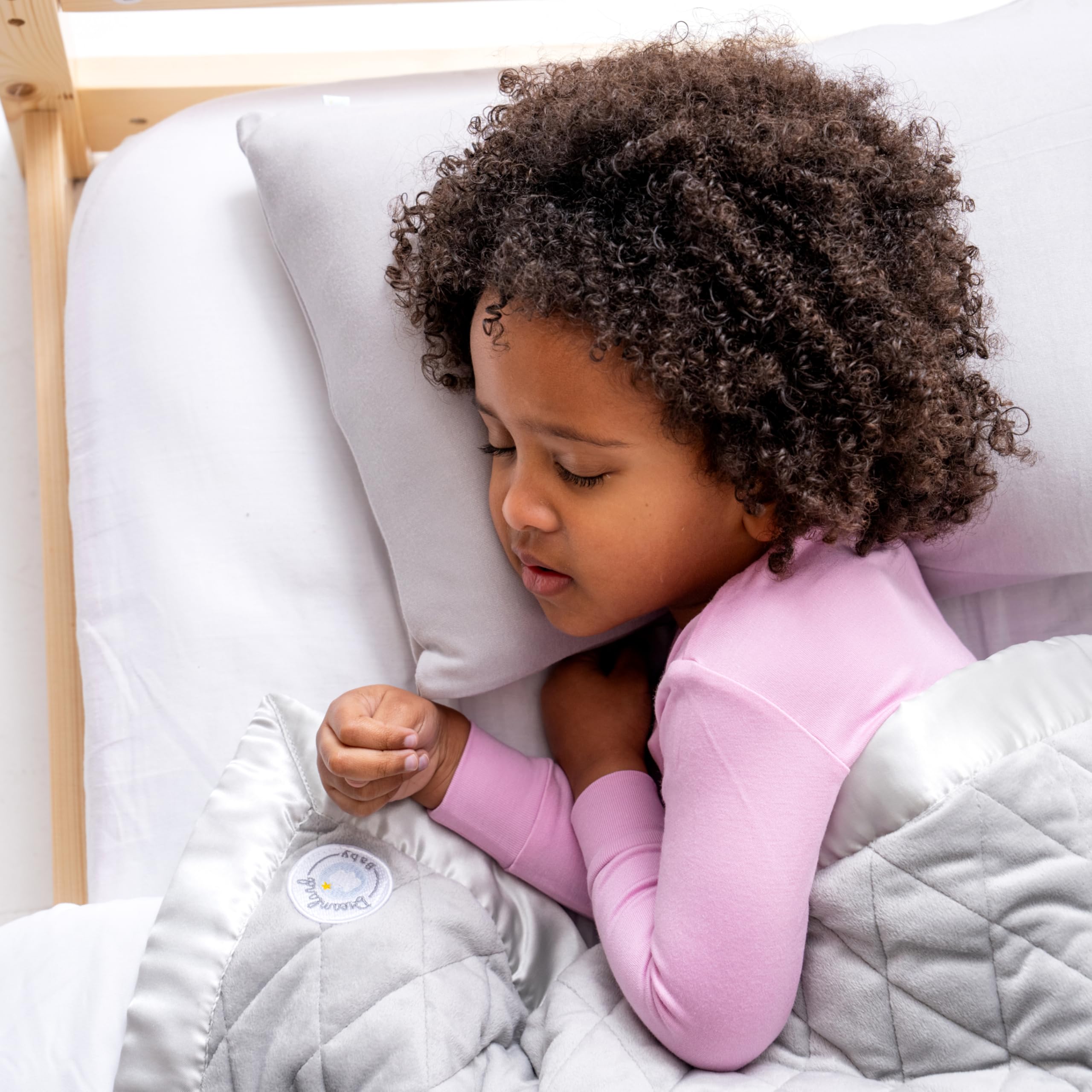 Dreamland Baby small US-brand pillow support promotes reliable nap routines