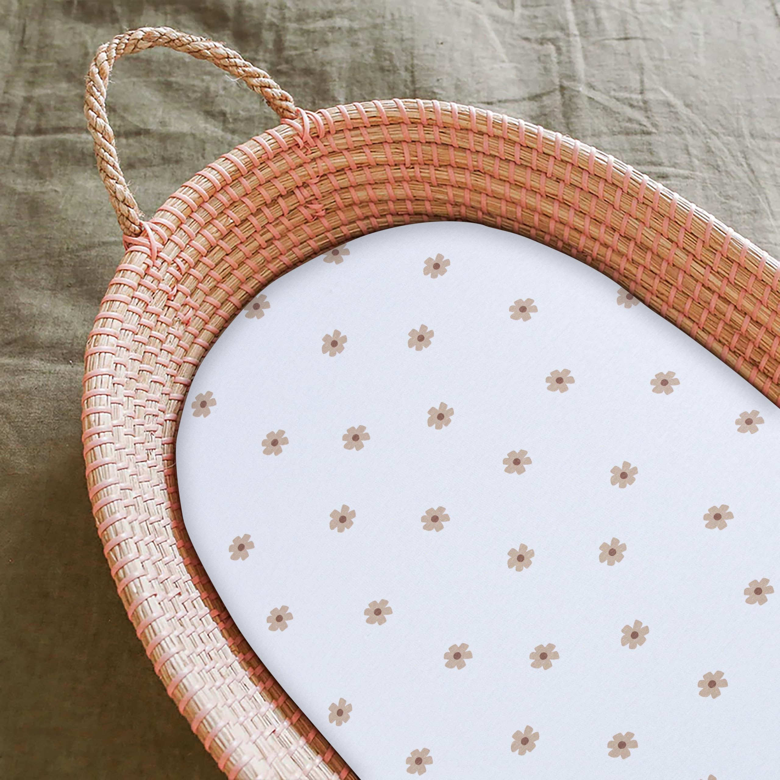 Dreamology bassinet sheets in brown flowers for hourglass designs, secure fit and breathable cotton surface.