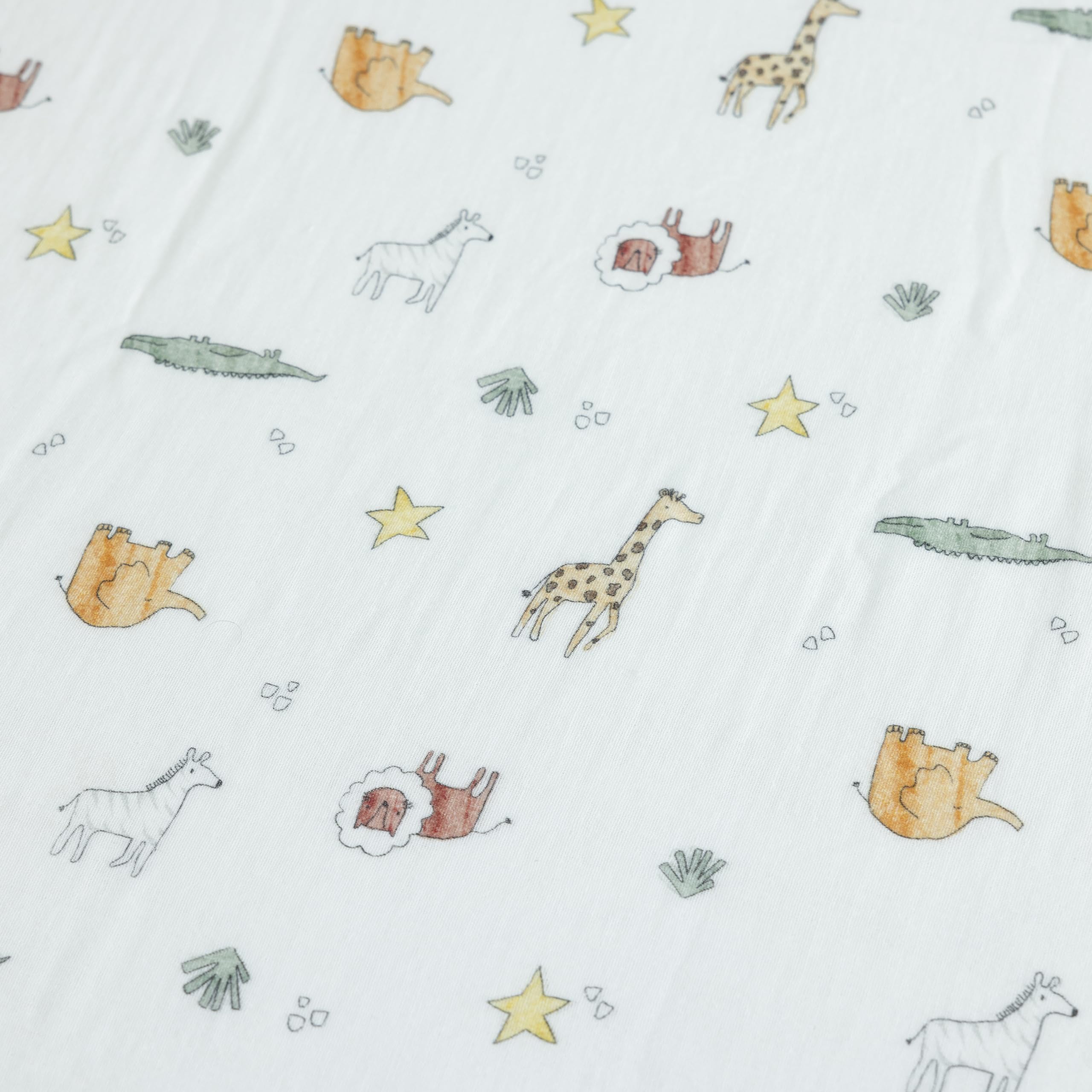 Dreamology standard crib mattress sheet fits 28x52x8 inch mattresses securely.