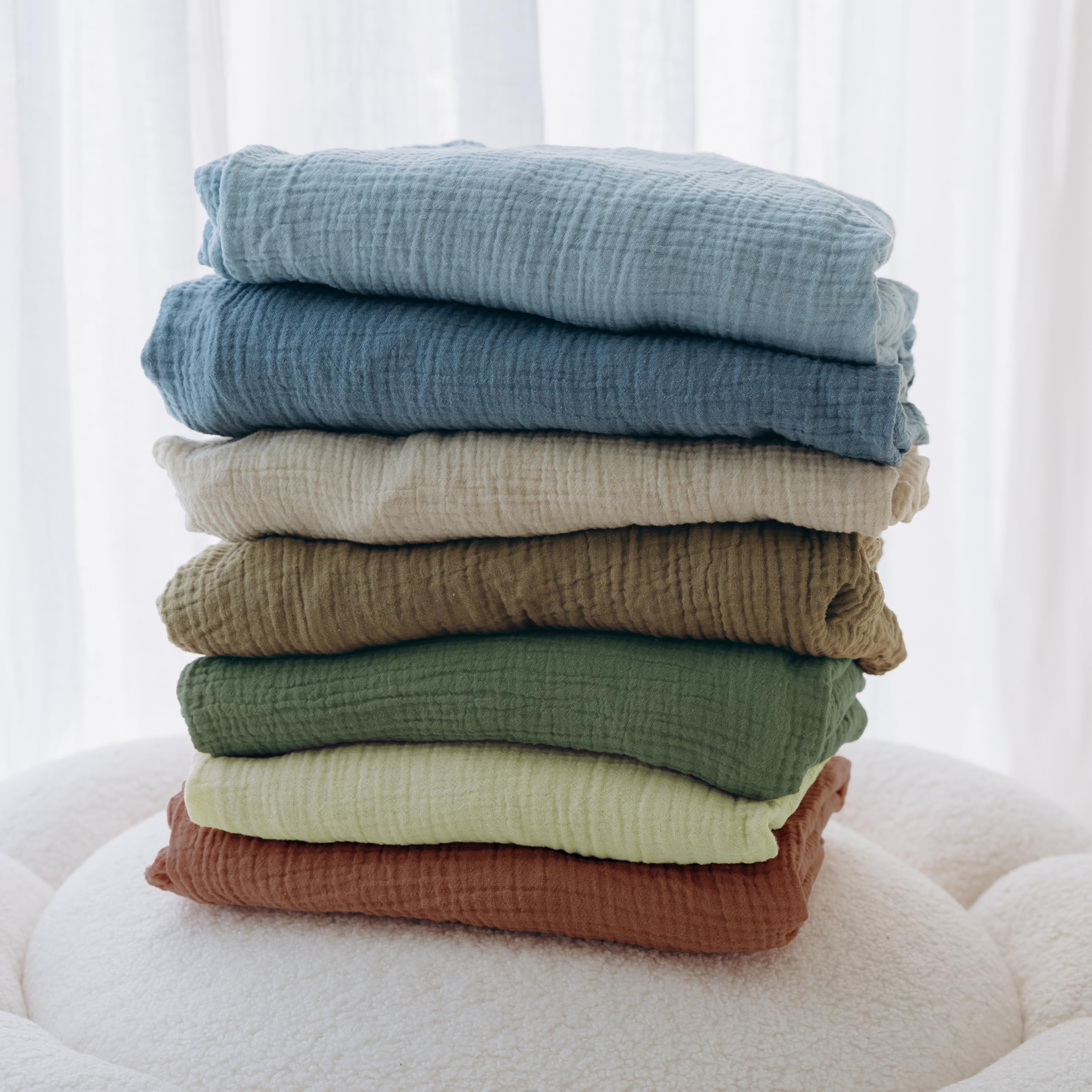 Dreamology rust and ecru crib sheets complement a wide range of nursery décor.