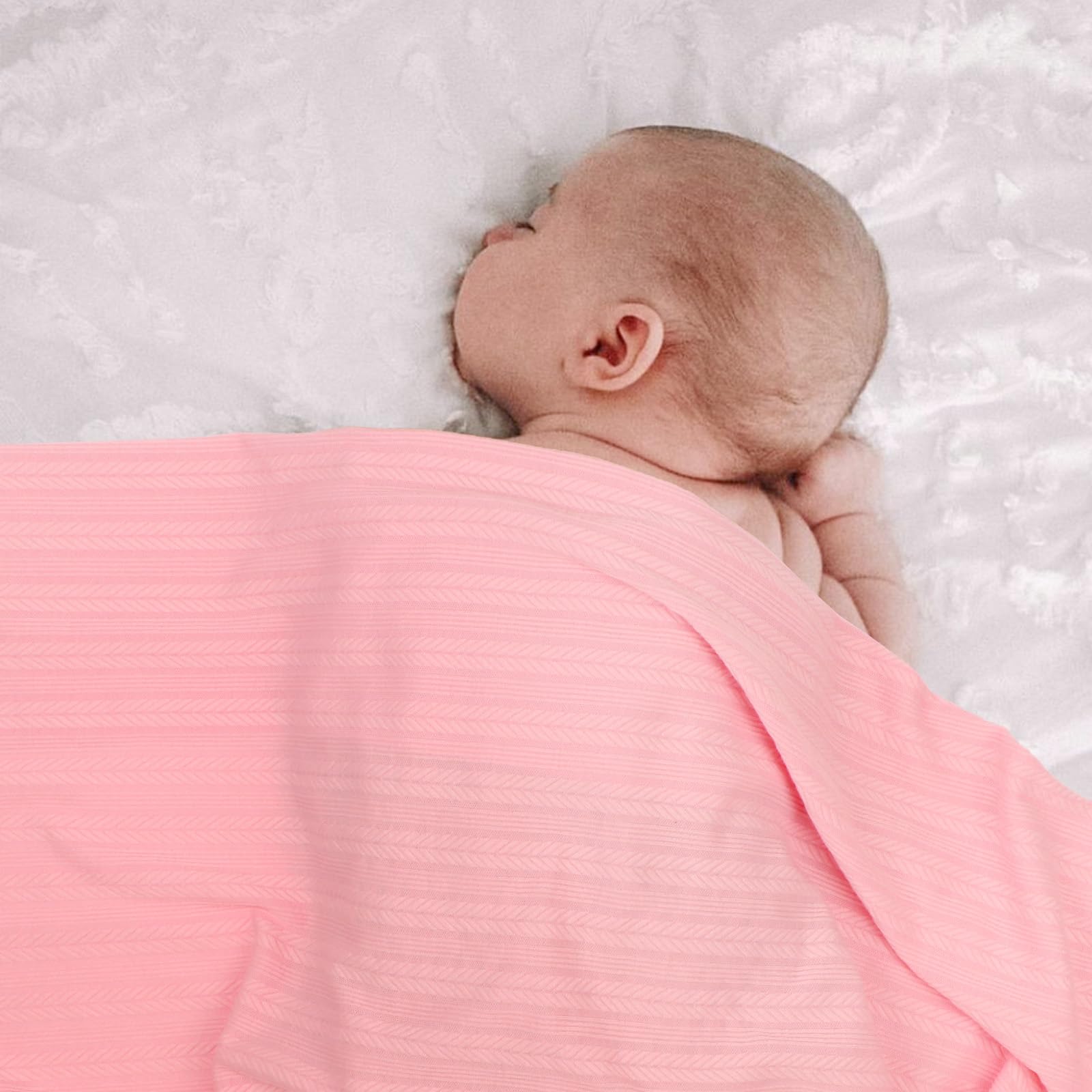DRESHOW BQUBO close-up of soft fabric for baby comfort