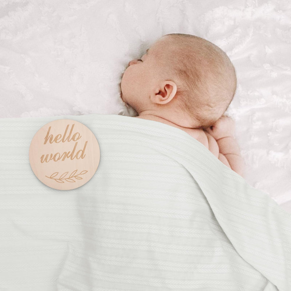 DRESHOW BQUBO Hello World birth card included with set.