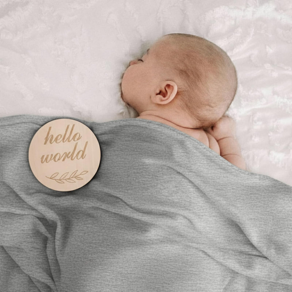 DRESHOW BQUBO wooden birth card as a keepsake.