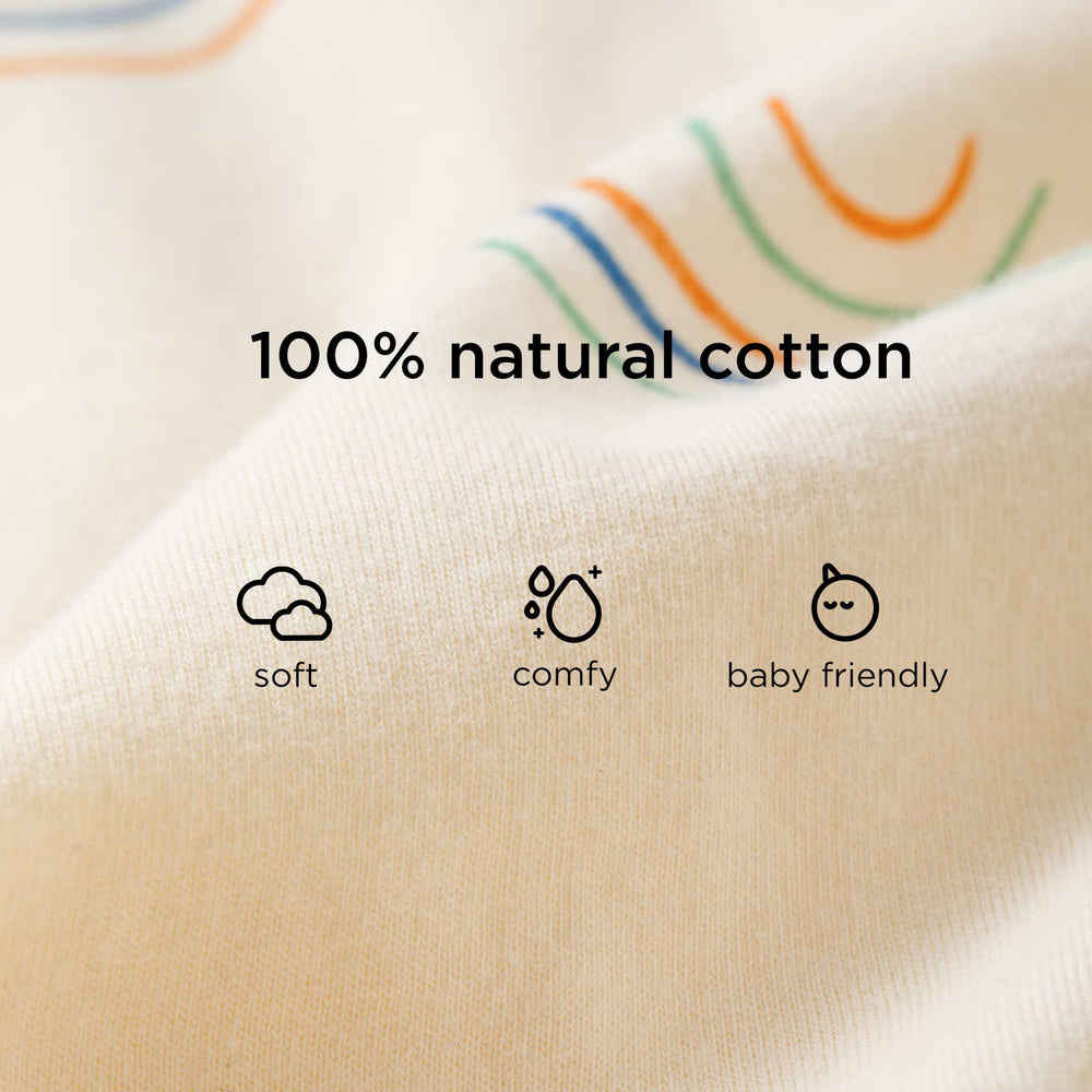 Duomiaomiao footed sleeping sack details promote freedom to kick and wiggle.