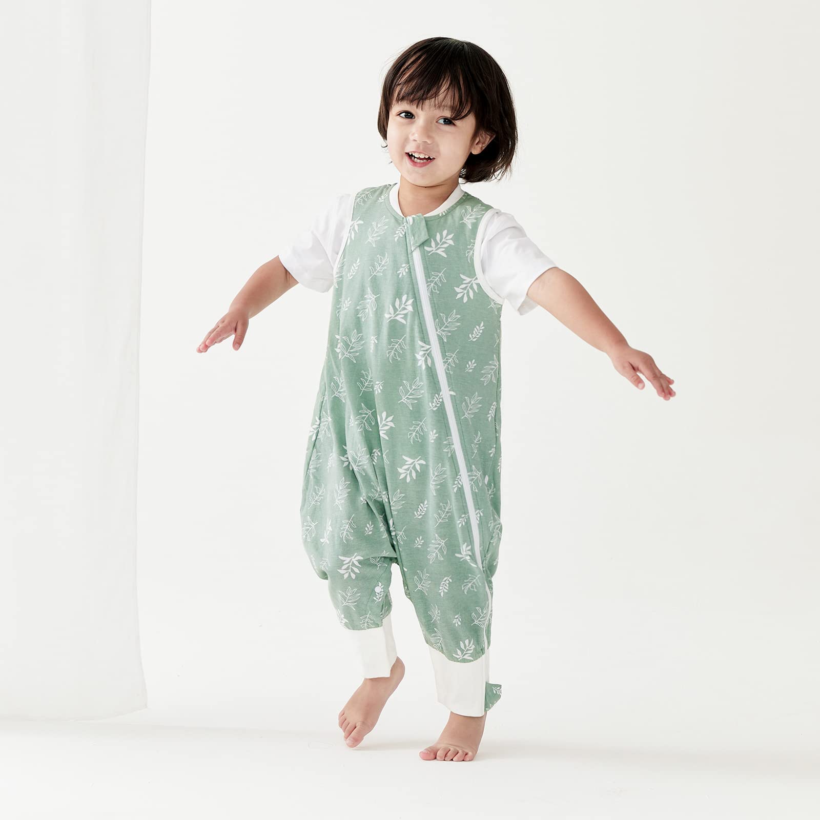Duomiaomiao footed sleep sack with legs for active toddlers.