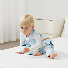Duomiaomiao footed sleep sack on toddler, enabling safe movement during sleep.