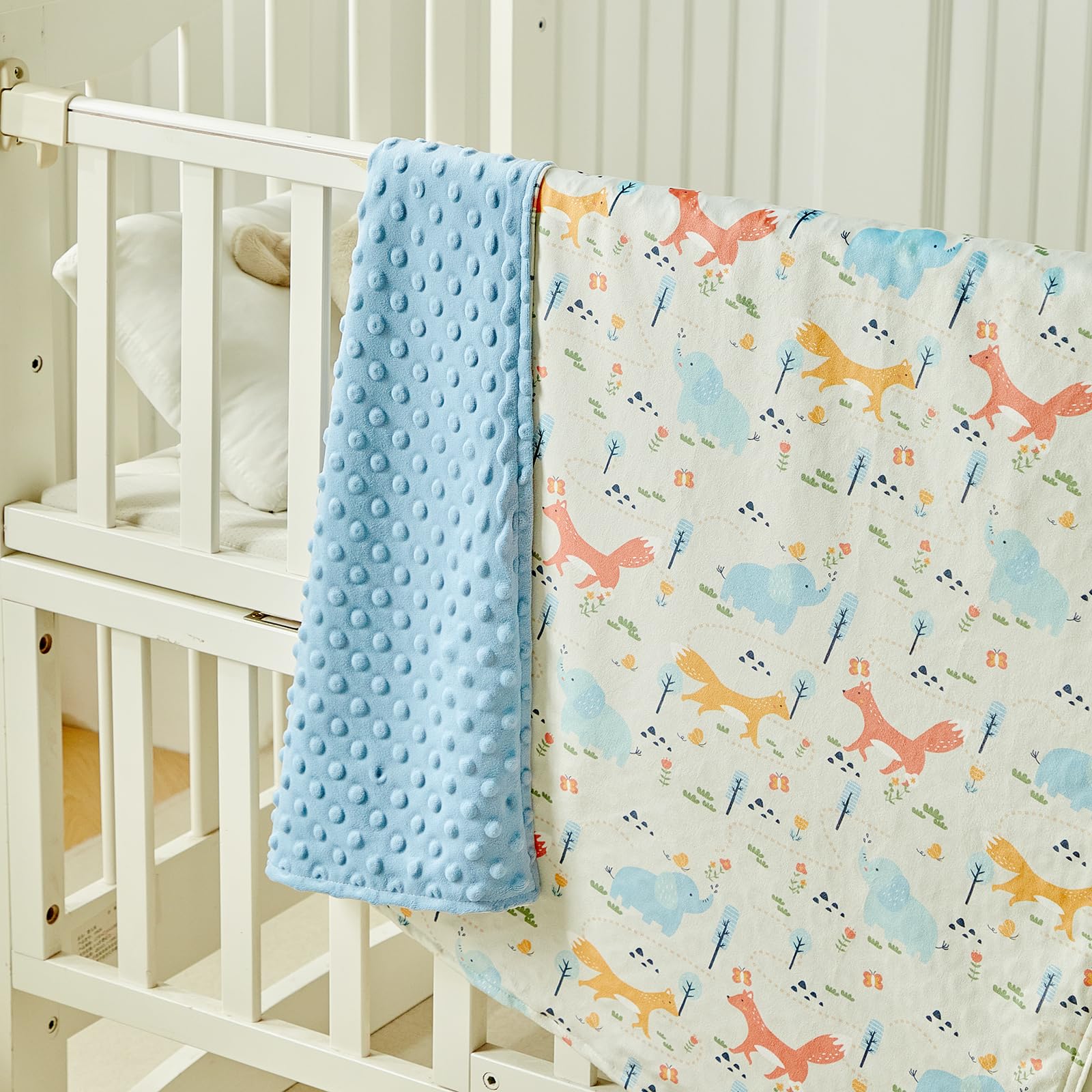 DuShow Animals blanket stroller-friendly layer complements outdoor adventures.