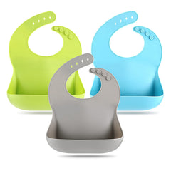 Eascrozn silicone bib with a 3D pocket catching crumbs during meals.