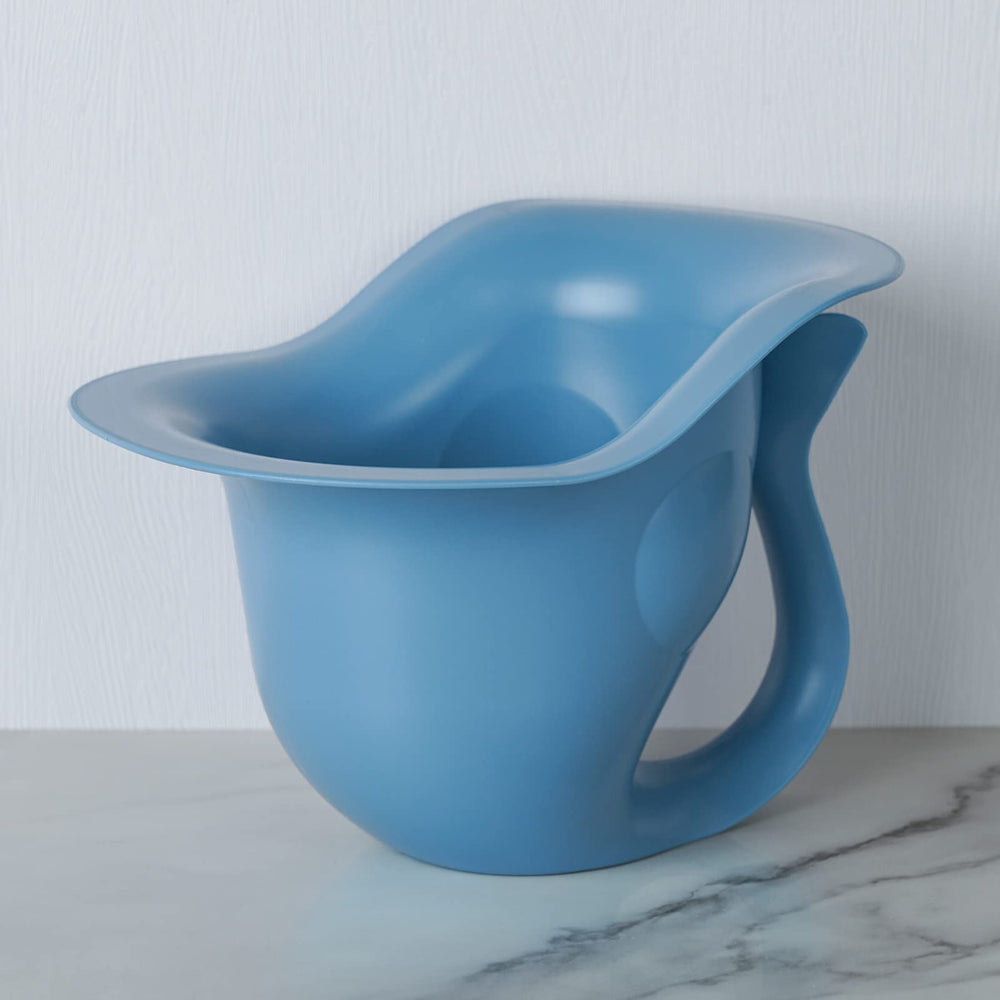 EASICOZI bright blue design captures baby attention during potty time.